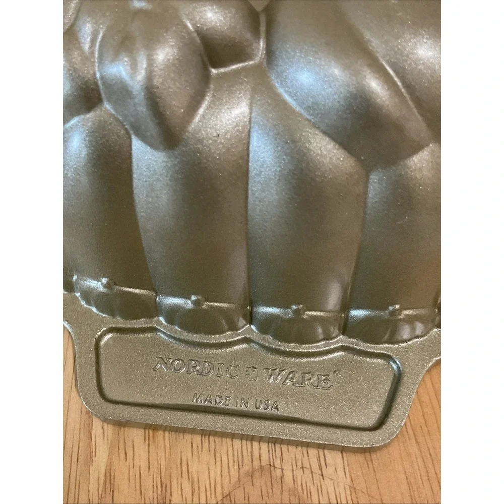 Nordic Ware USA Pumpkin Loaf Cake Baking Pan Harvest Bounty Fall 6 Cups Nonstick
